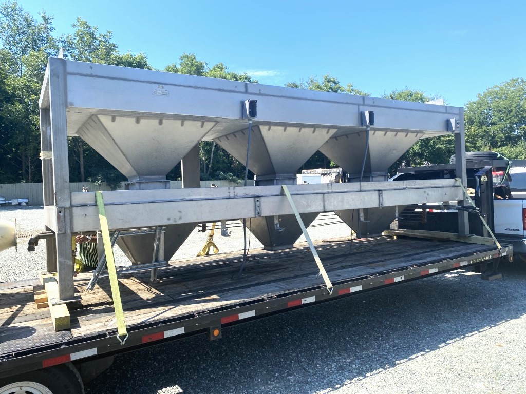 120 CUBIC FOOT THREE SECTION STAINLESS HOPPERS WITH LUMPBREAKERS Cooper Industries LLC