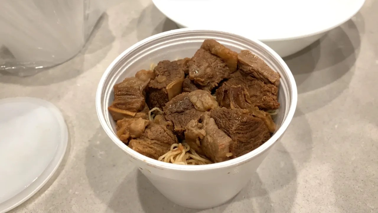 Hon's Chinese Stewed Beef Brisket in Noodles with Soup Coouge