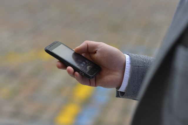 電話を切る女性 の写真素材・画像素材. Image 23053397. 切る時が肝心ビジネス電話！タイミングや言葉は？