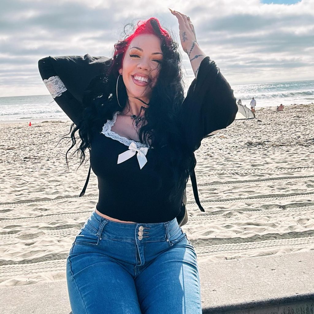 The Rise of Salice Rose A Journey from TikTok to Fame(04)