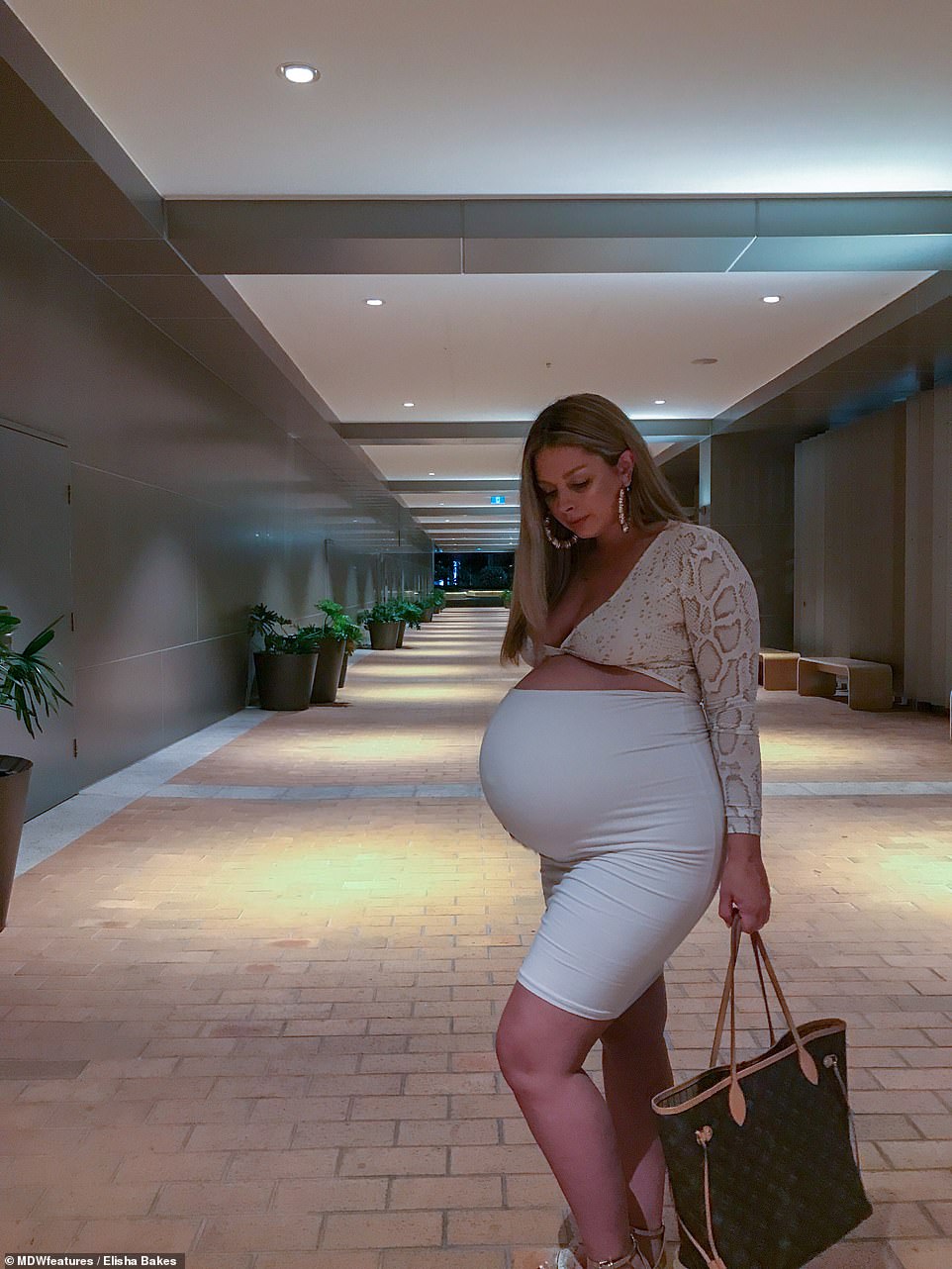 Enceinte et avec un énorme ventre, elle est victime d'harcèlement sur