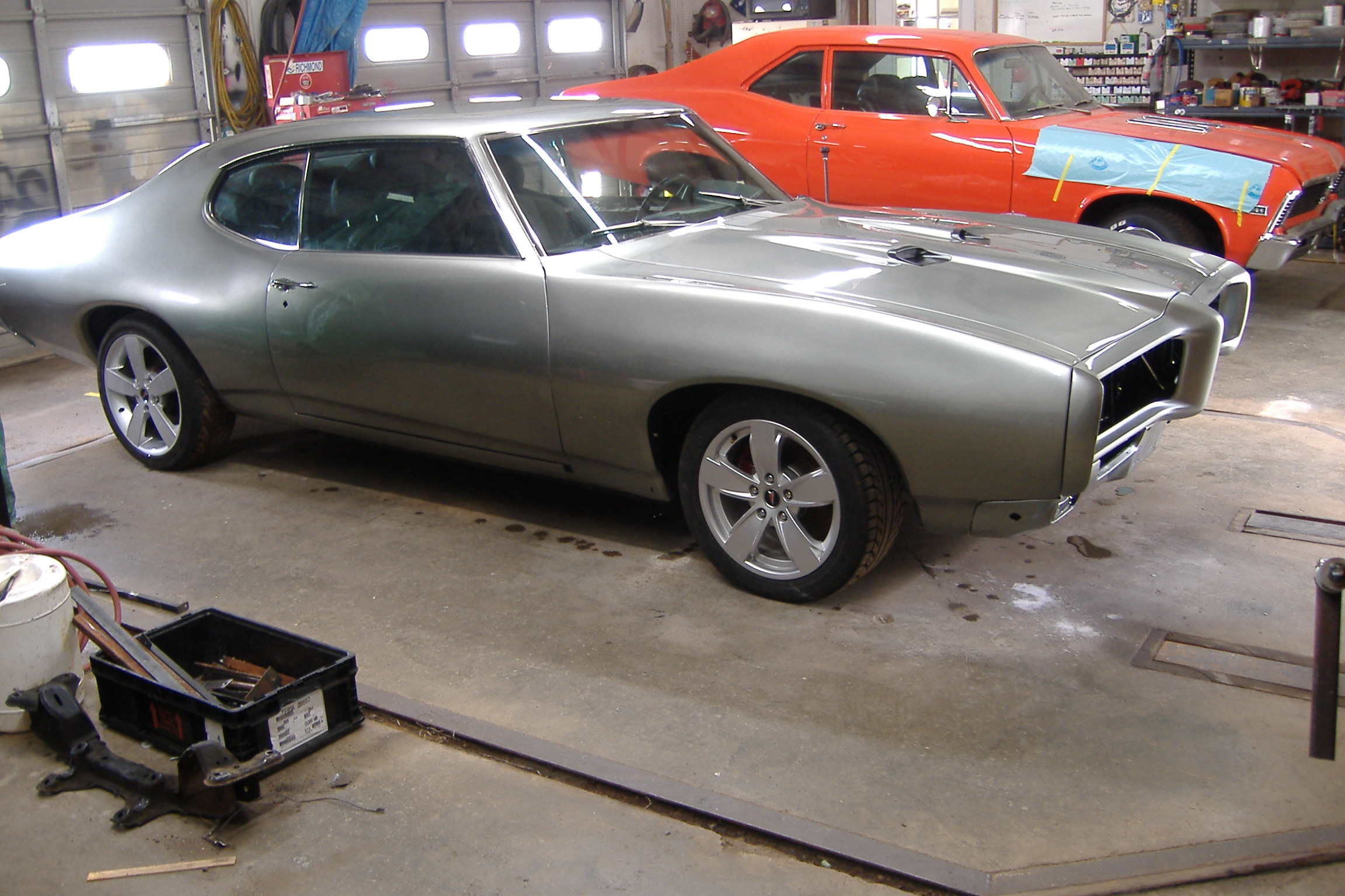 1969_pontiac_gto-Assembly