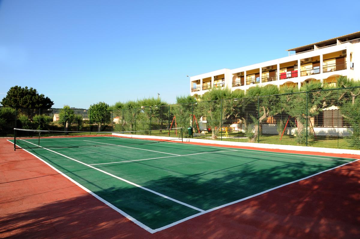Tennis court Golden Sands Hotel