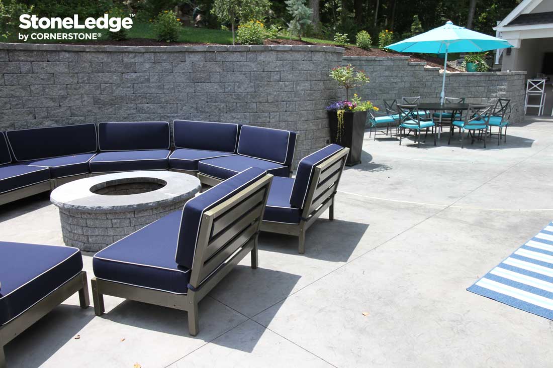Stoneldgeblockwallwithfirepit CornerStone Wall Solutions