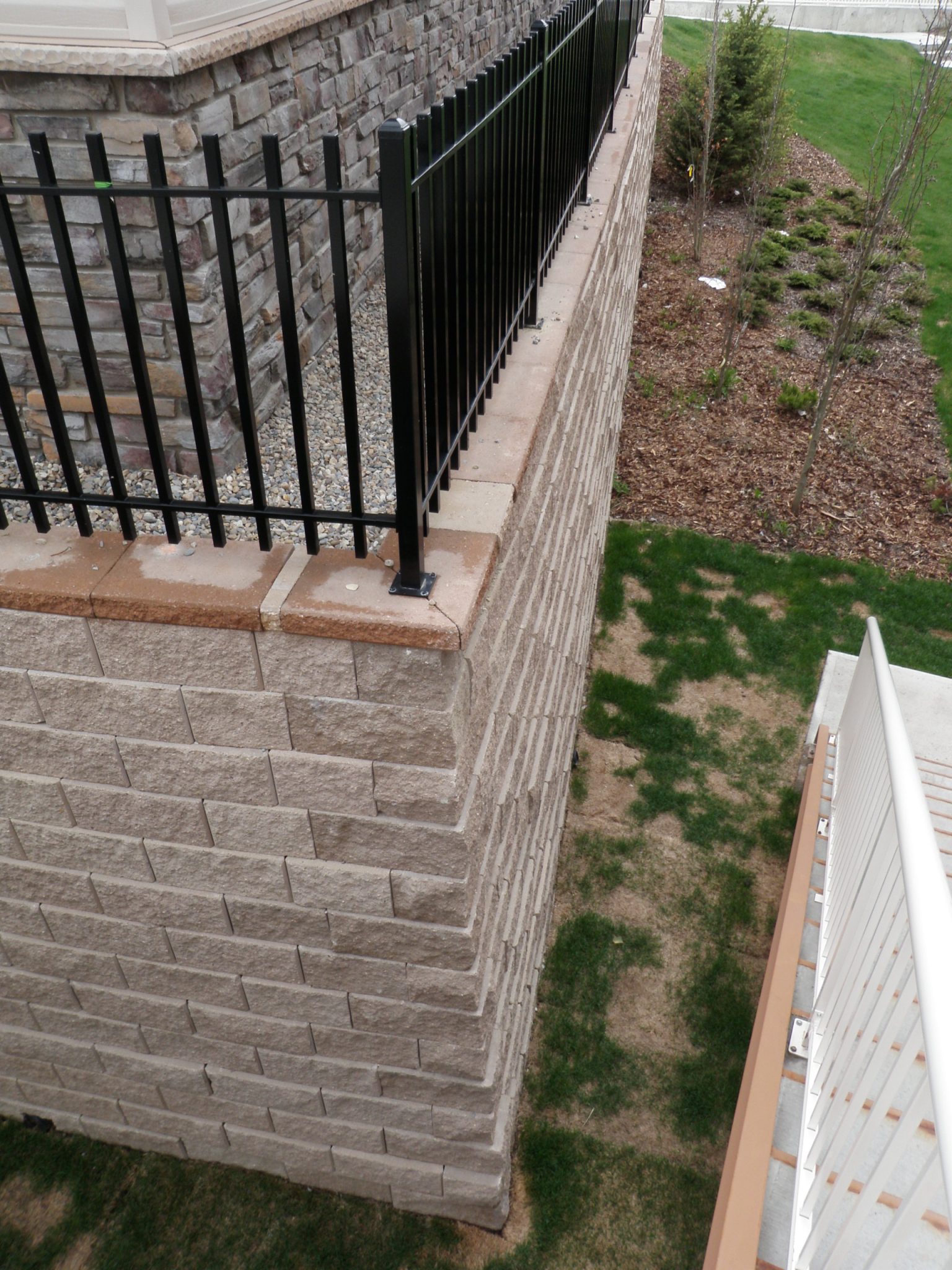 Should a Retaining Wall Be Leaning or Tilted?