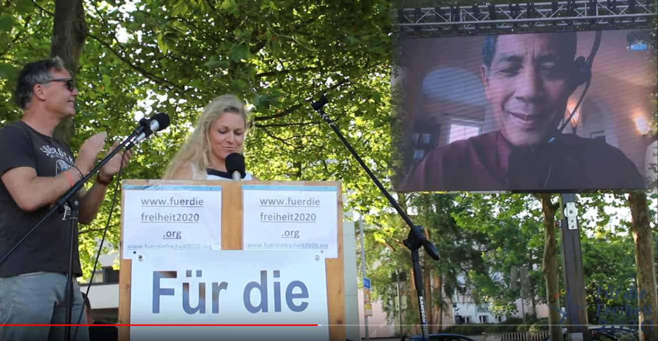 Prof. Bhakdi spricht auf der Demonstration in Passau via Liveschaltung