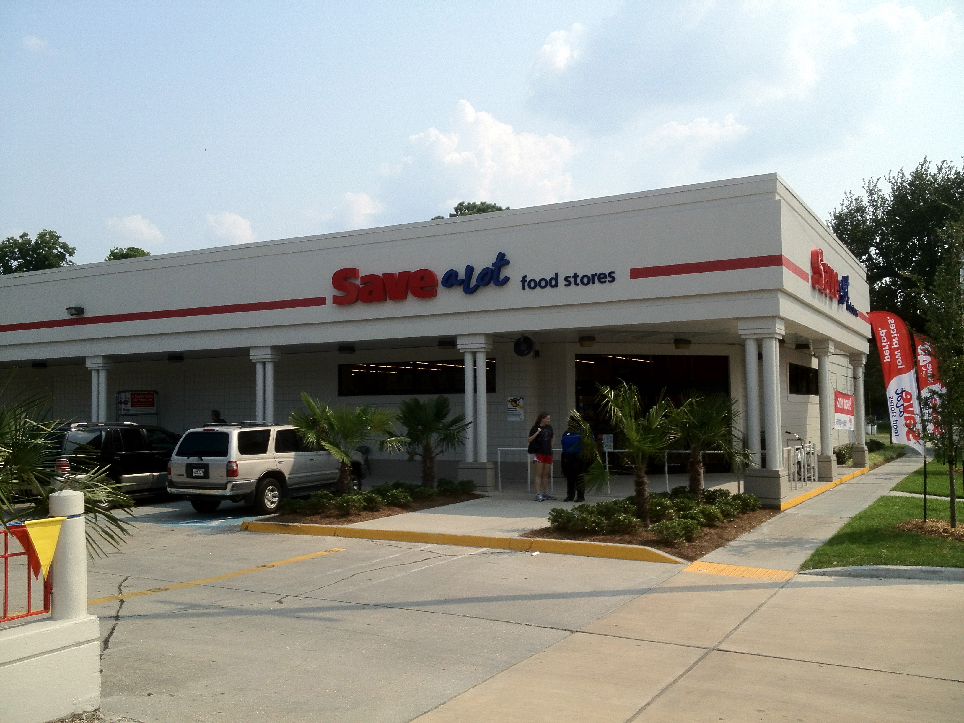 SavALot Opens on Corner of Earhart and Carrollton Corporate Realty