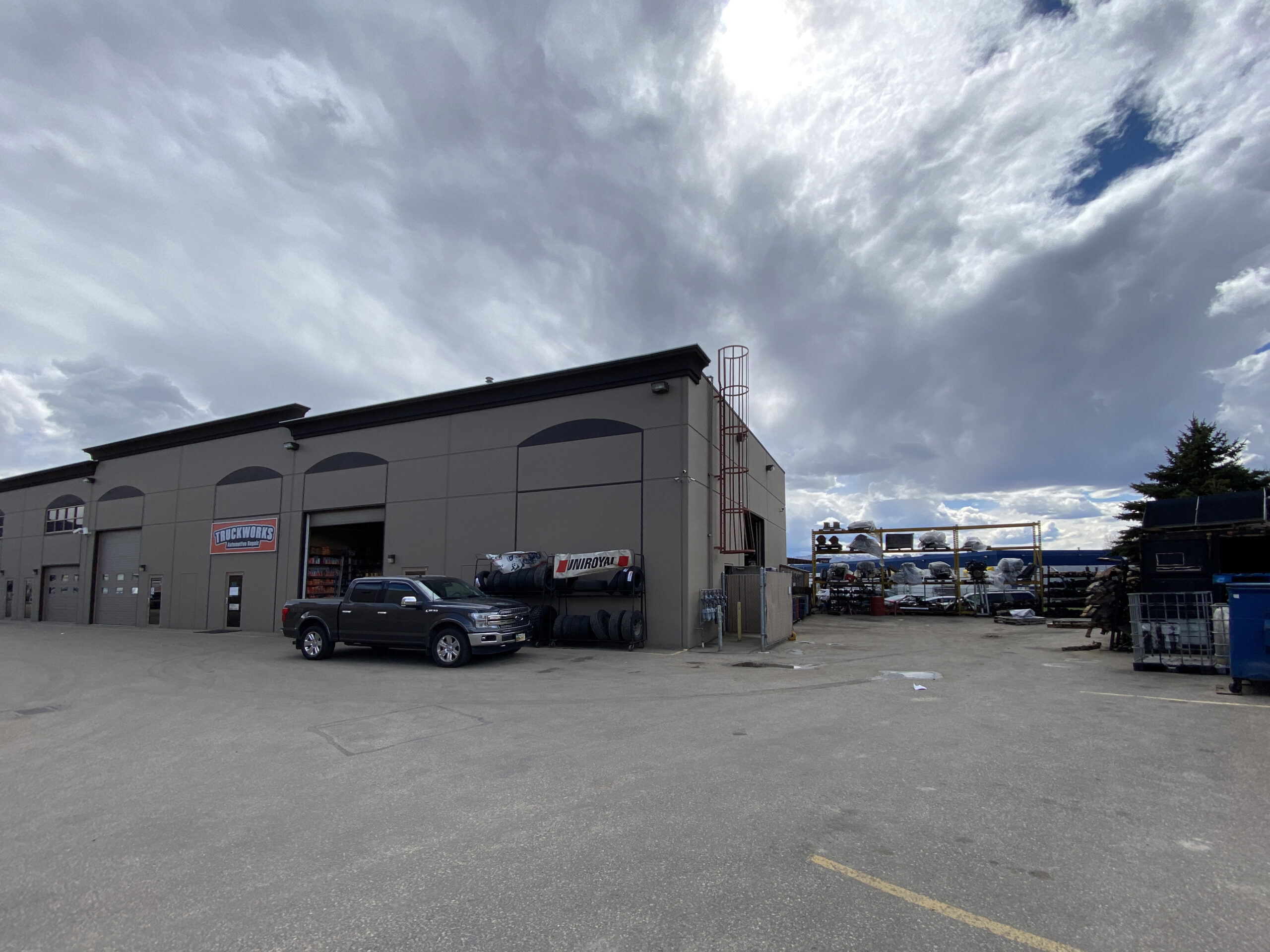 111 2714 Hwy 97N Corporate Accord Realty Ltd.