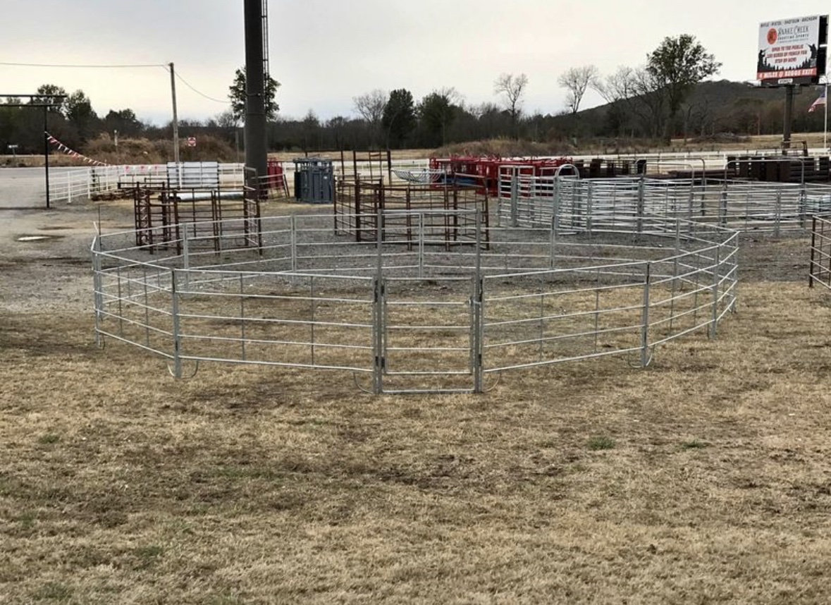 40 ft round pen for sale (galvanized color ) corral fence panels