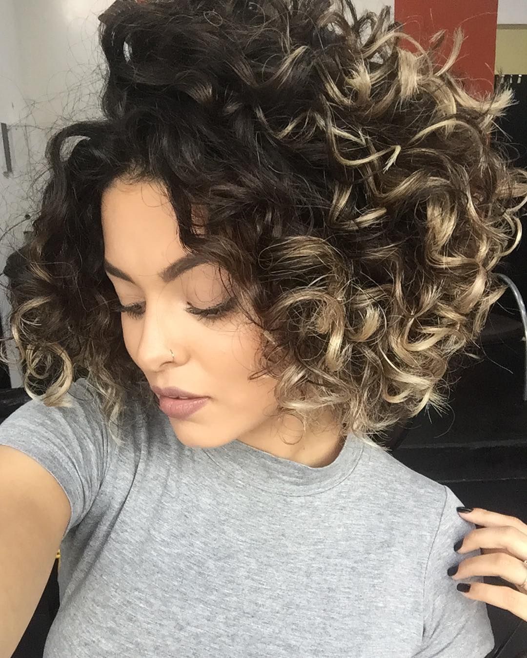 CORTE DE CABELO CACHEADO EM CAMADAS 2019 → 19 FOTOS