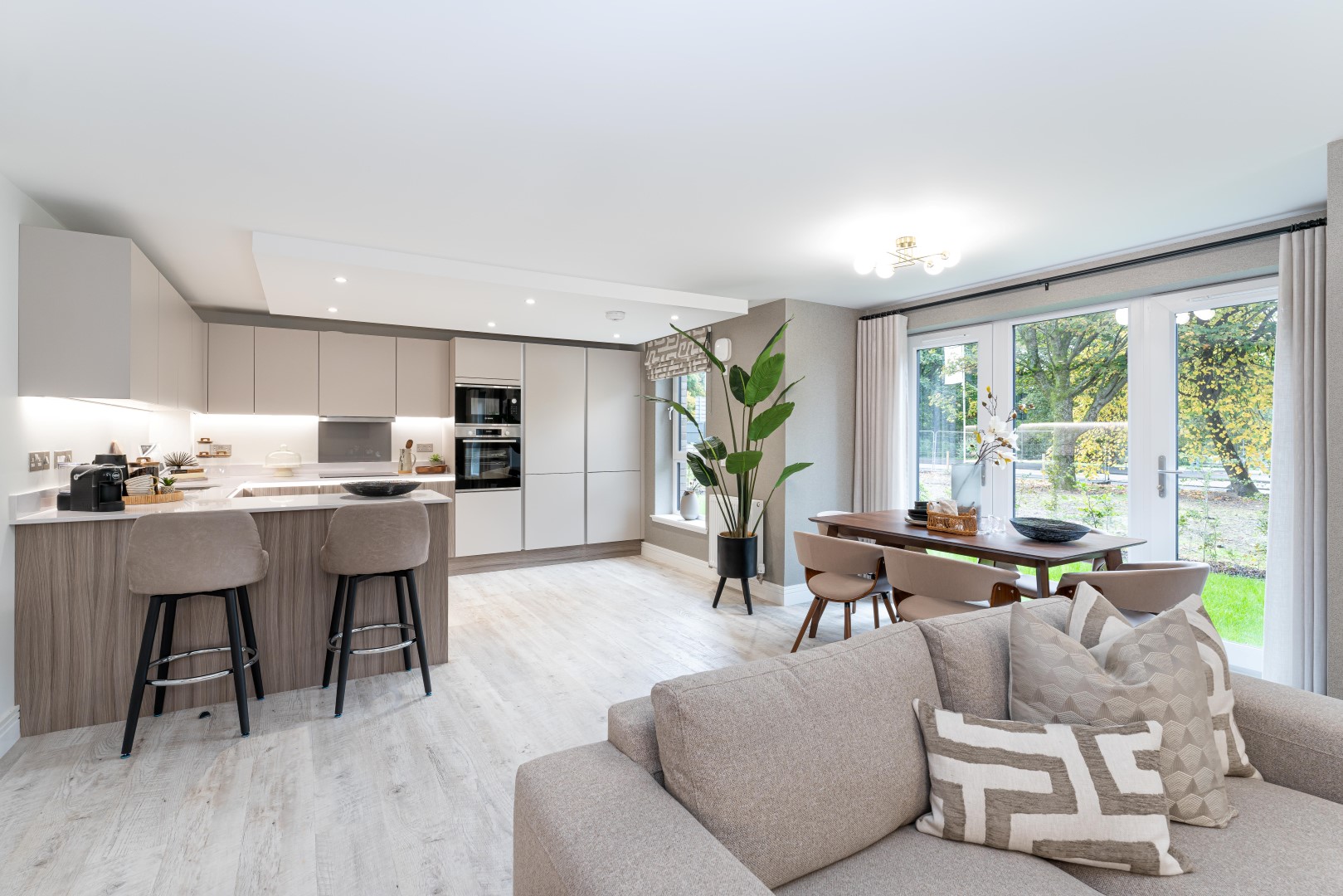 1/1 13 Carrochan Gardens, Balloch, Alexandria, G83 8FF Corum Property