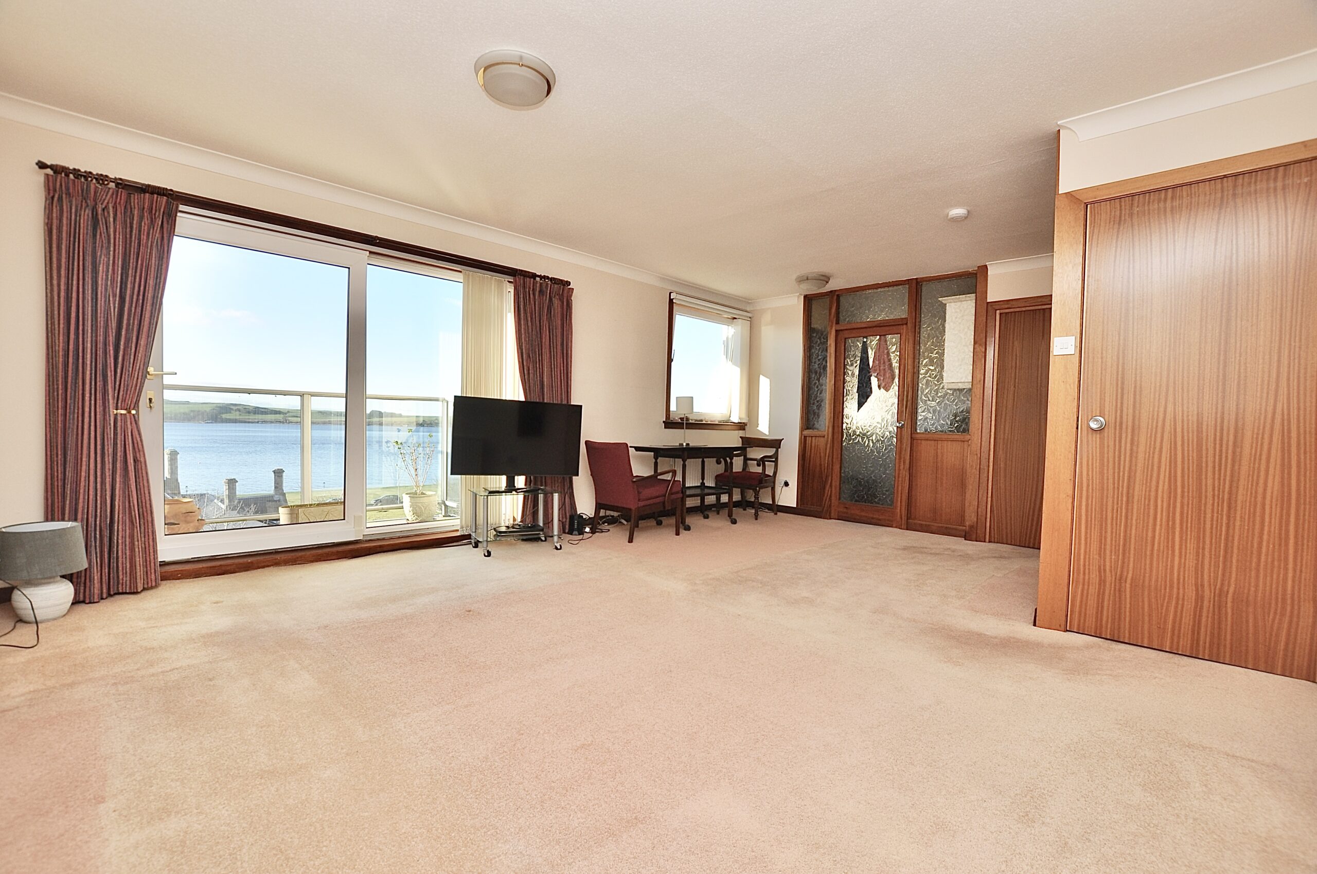 61 Castlebay Court, Largs, KA30 8DP Corum Property