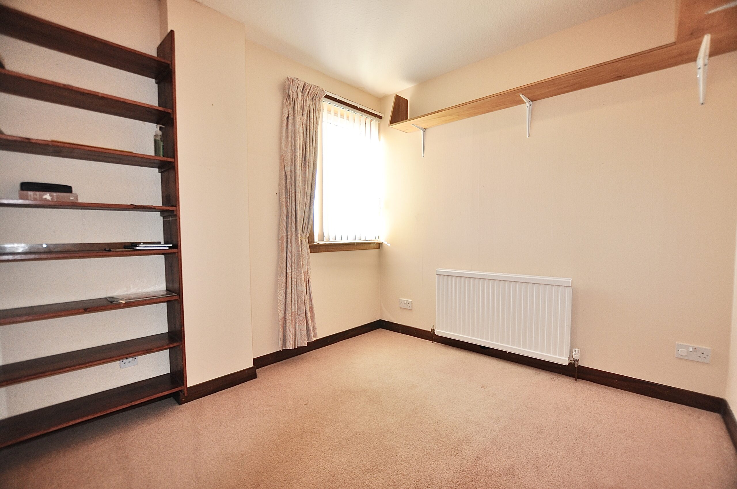 61 Castlebay Court, Largs, KA30 8DP Corum Property