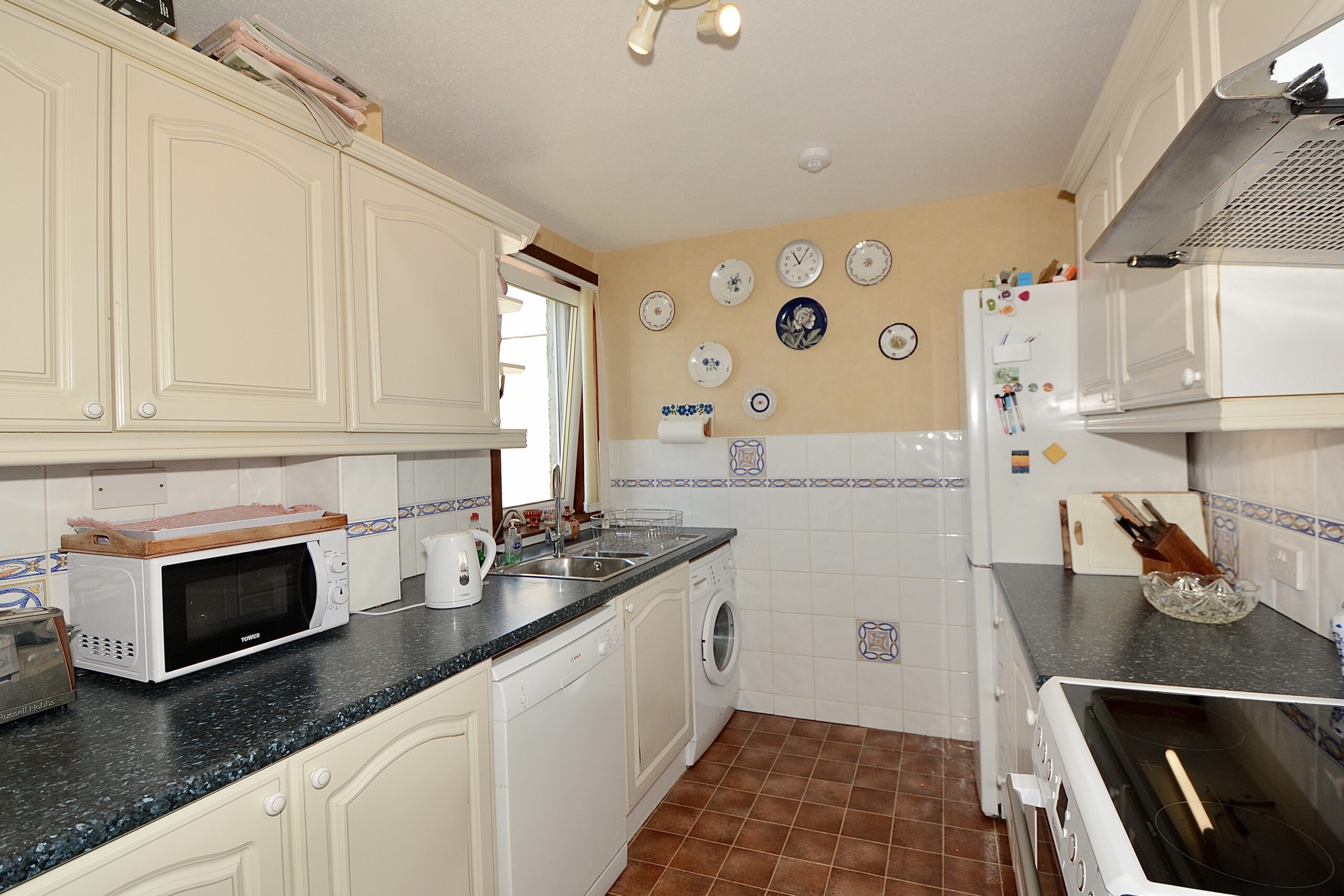 61 Castlebay Court, Largs, KA30 8DP Corum Property