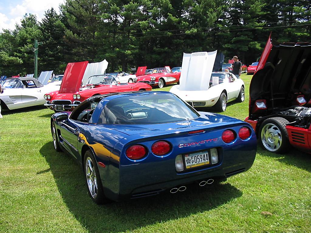 C5 Corvettes at Pittsburgh Vintage Grand Prix 2003 Photos Page 1