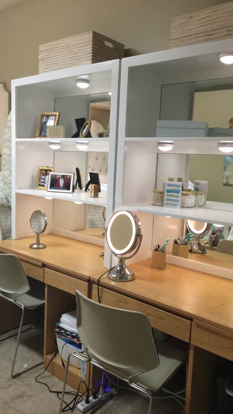These college freshmen gave their dorm room an amazing makeover Revelist
