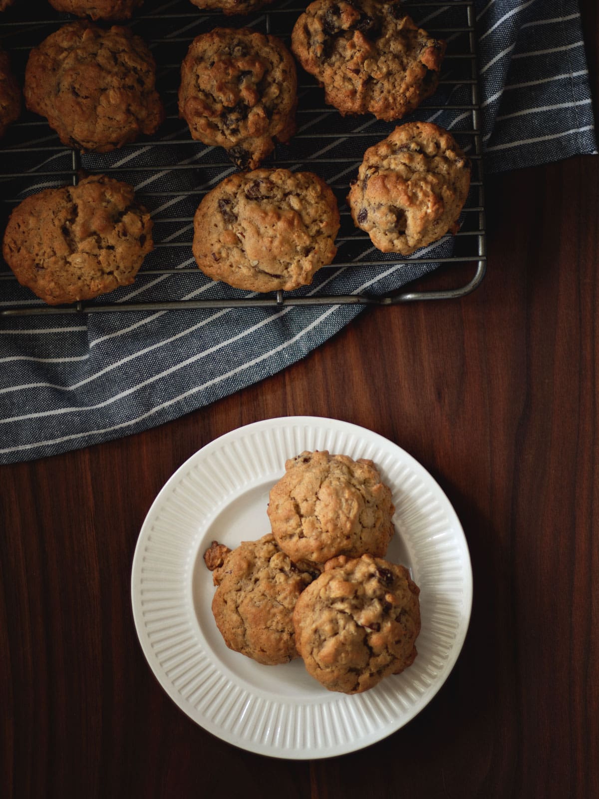 OldFashioned Oatmeal Raisin Cookies (with Recipe Video) Cosmopolitan