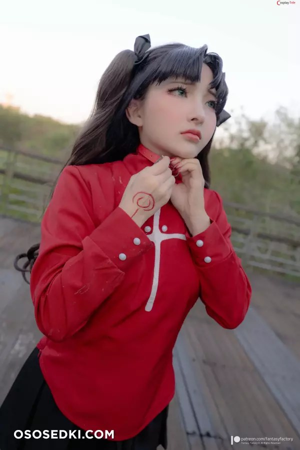 นางแบบ Fantasy Factory (@komachi) ในชุดคอสเพลย์ Rin Tohsaka จาก Fate