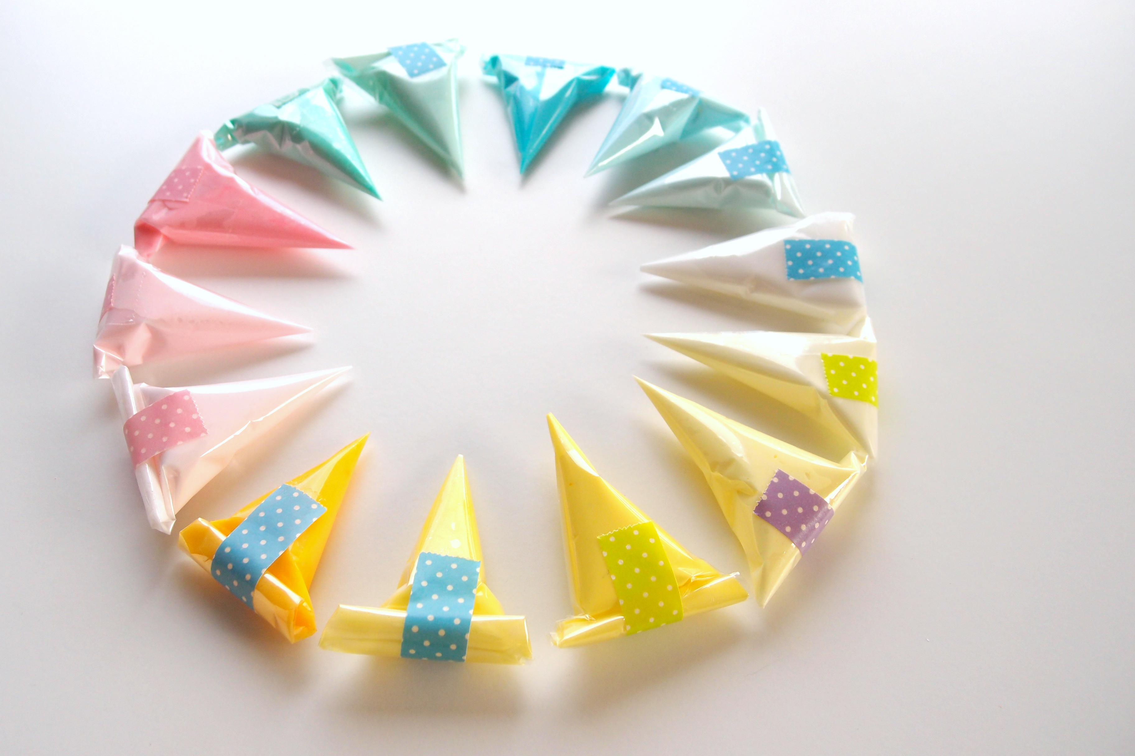 OPPシートで作る、アイシングクッキー用のコルネの作り方 My Cup of Tea