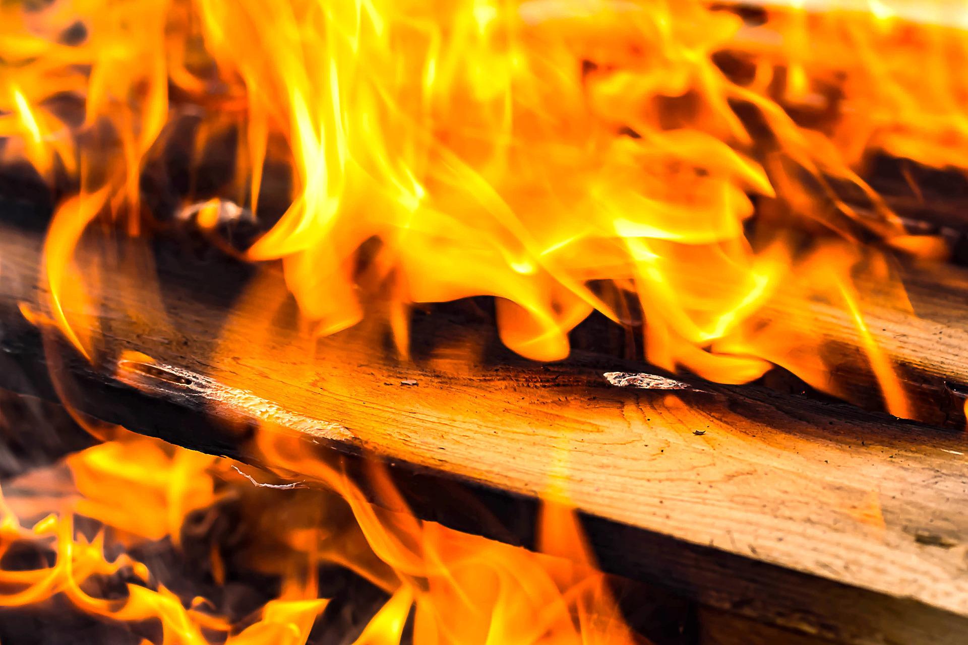 Why Does my Wood Stove Smoke When I Open the Door?