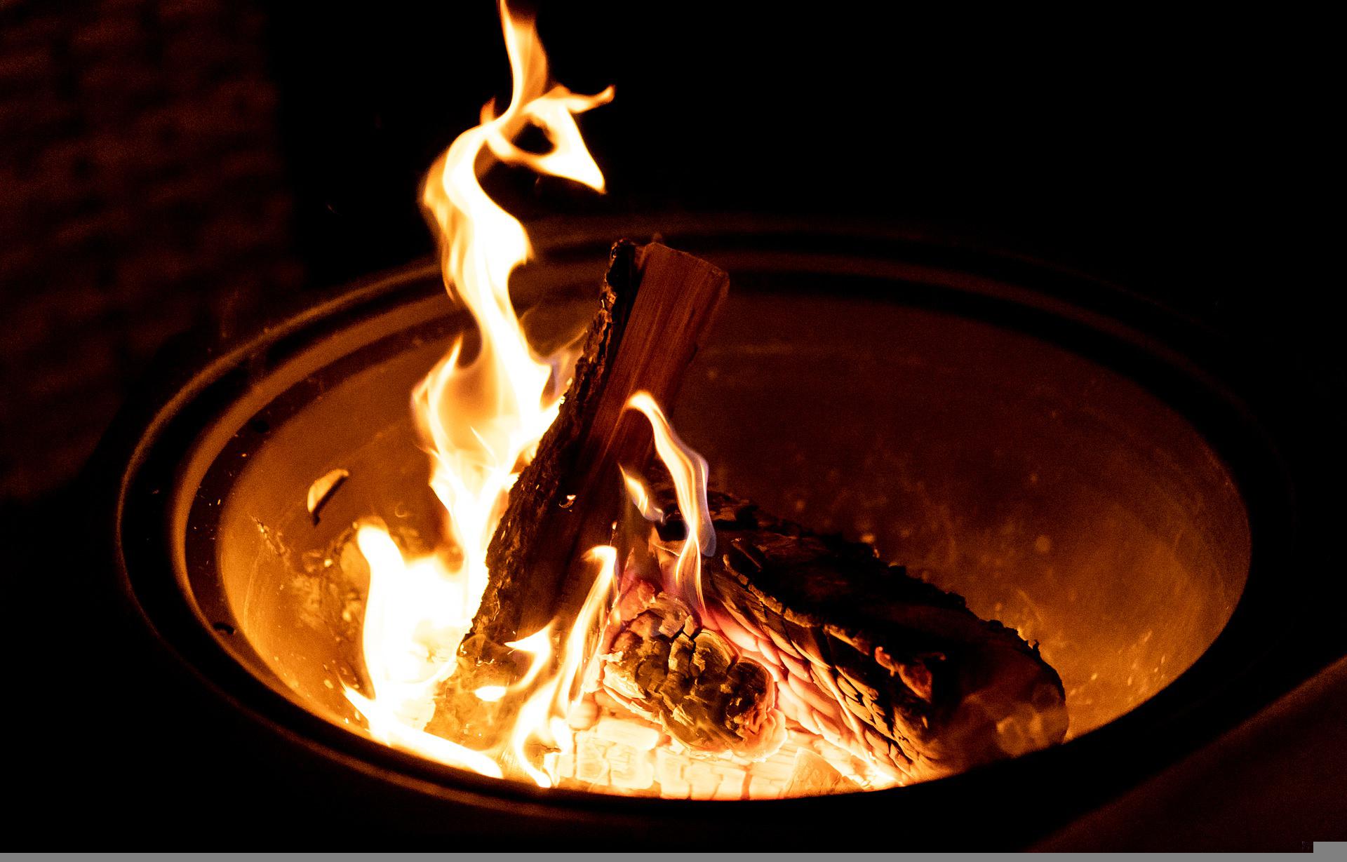 How to Start a Fire in a Fire Pit