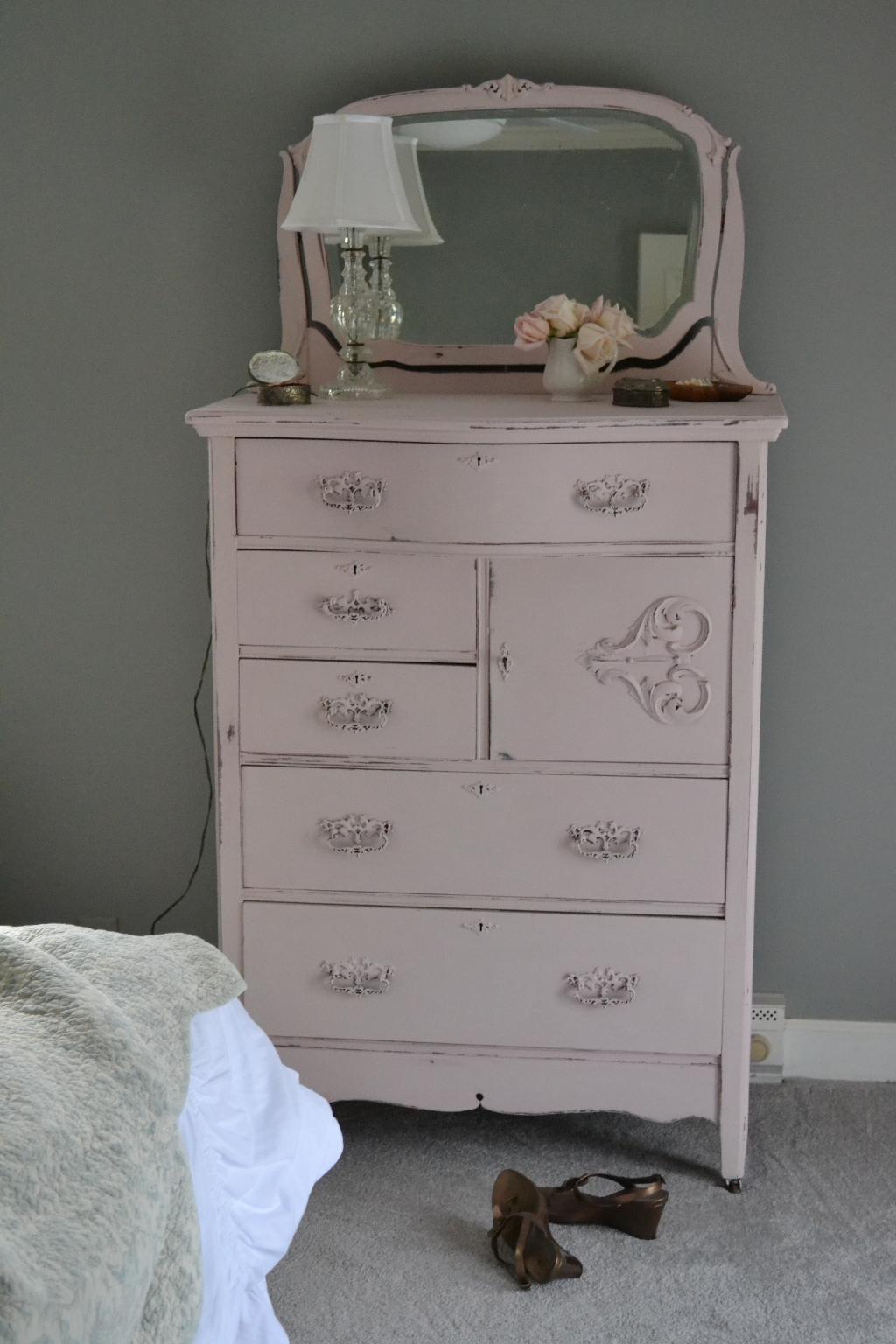 blush painted dresser in Annie Sloan chalk paint cottage fix