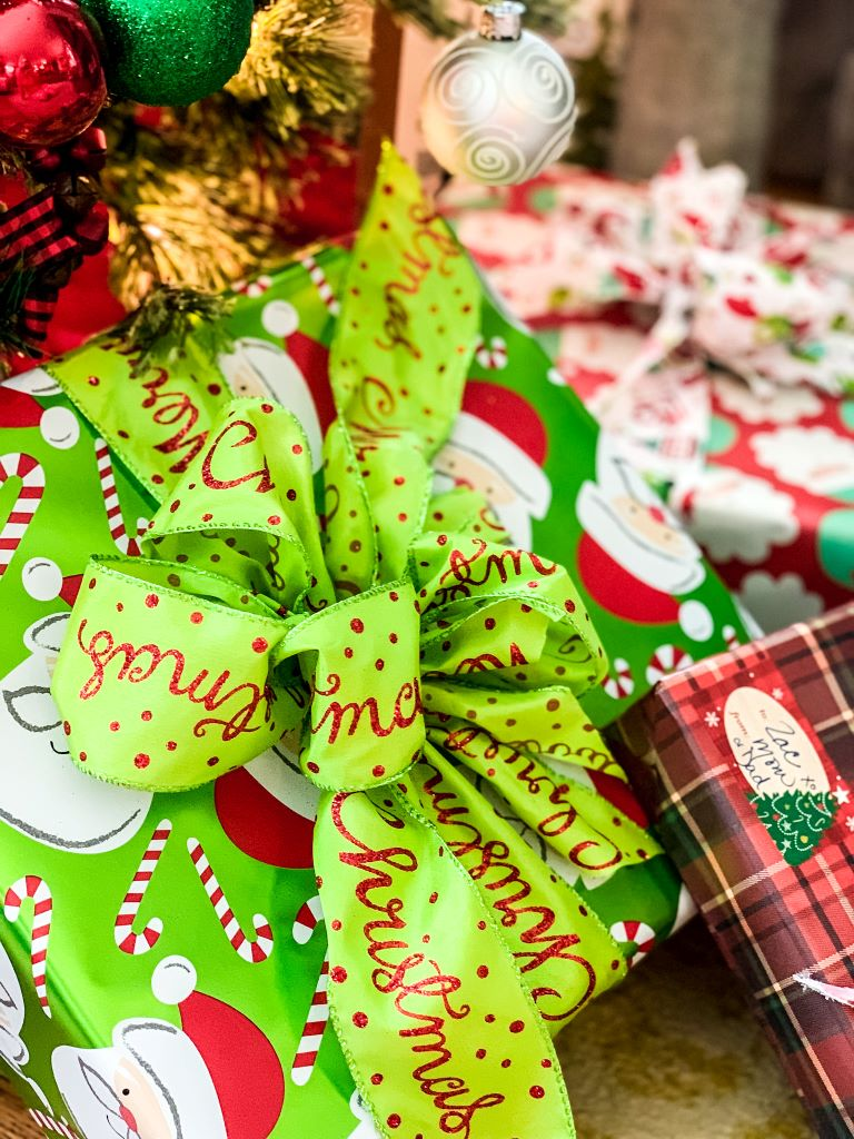 Easy and Beautiful Christmas Gift Wrapping Ideas cottage in the mitten