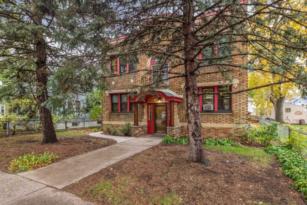 Classic 4plex near Powderhorn Park Cotty Lowry Uptown Minneapolis