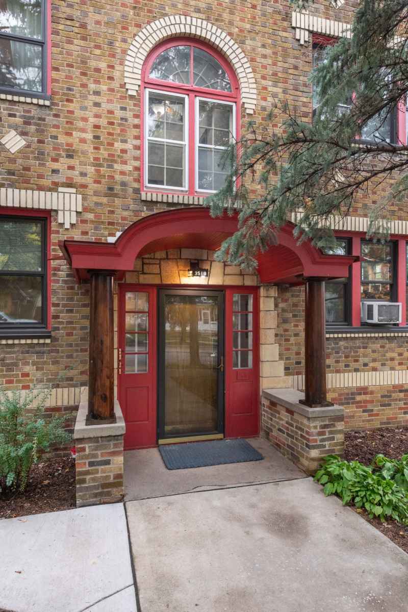 Classic 4Plex Near Powderhorn Park Cotty Lowry Uptown Minneapolis