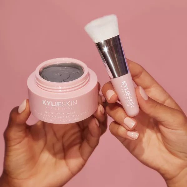 Detox Face Mask & Brush Kylie Skin by Kylie Jenner Kylie Cosmetics