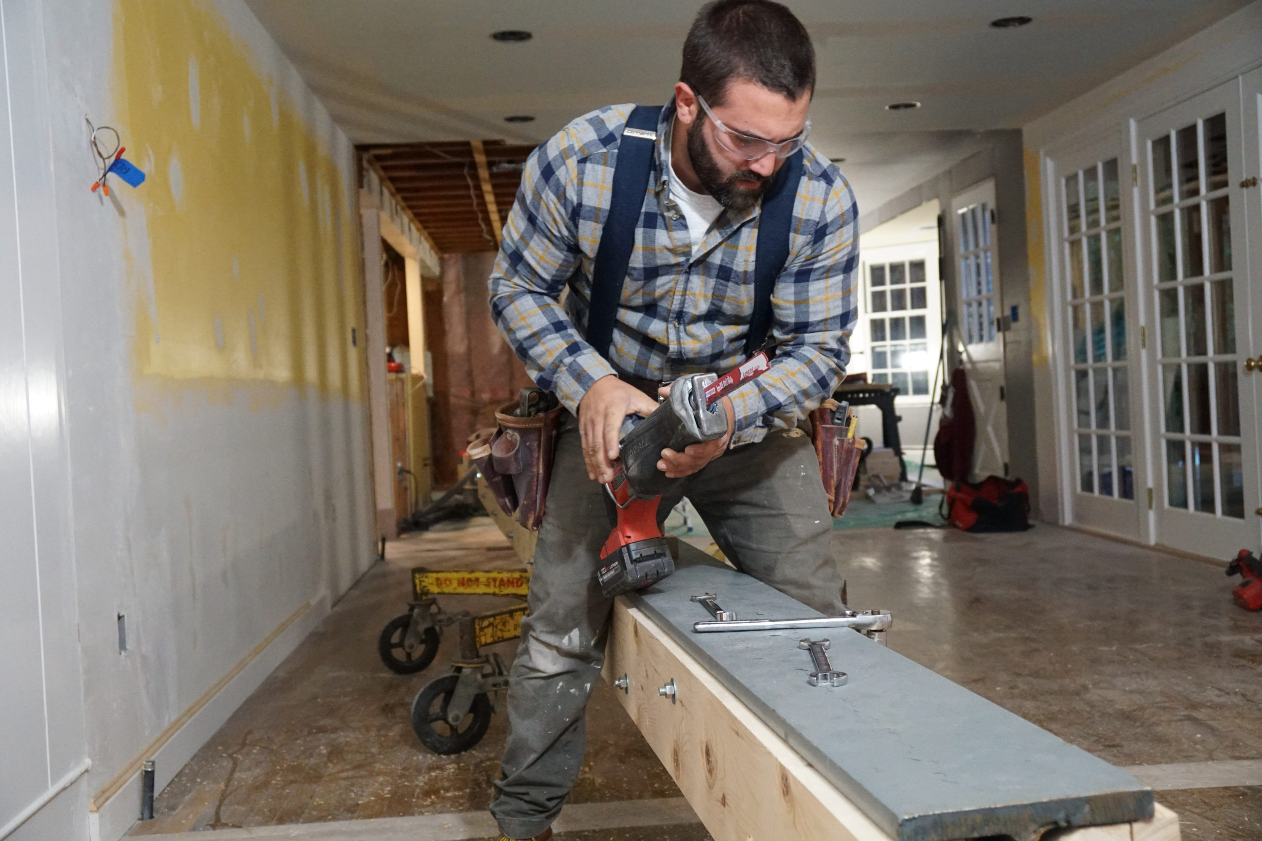 Now Hiring! Professional Carpenter Cougar Home Improvement