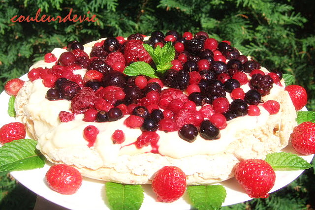 Pavlova A La Creme Patissiere Vanillee Et Aux Fruits Rouges