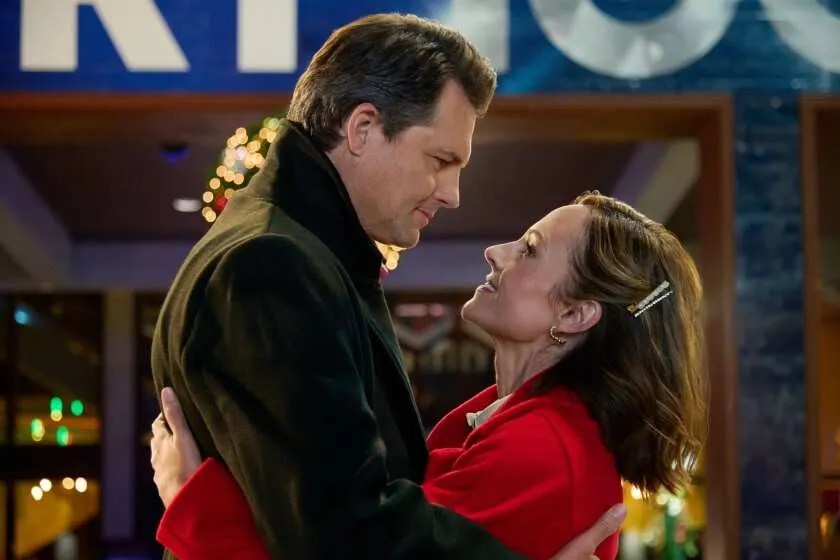 A Grand Ole Opry Christmas Premieres on Hallmark Nikki DeLoach and