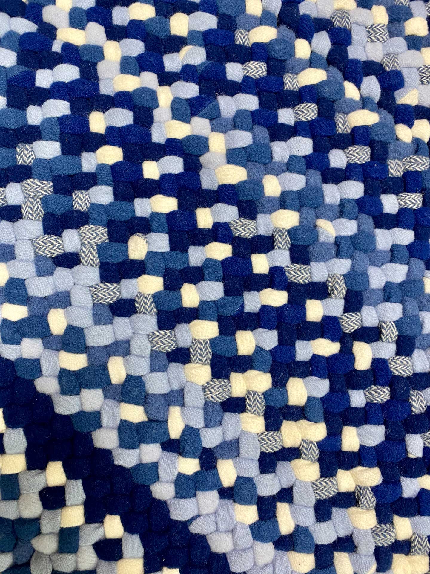 2'5" x 3'9" Blue and Cream Oval Wool Braided Rug