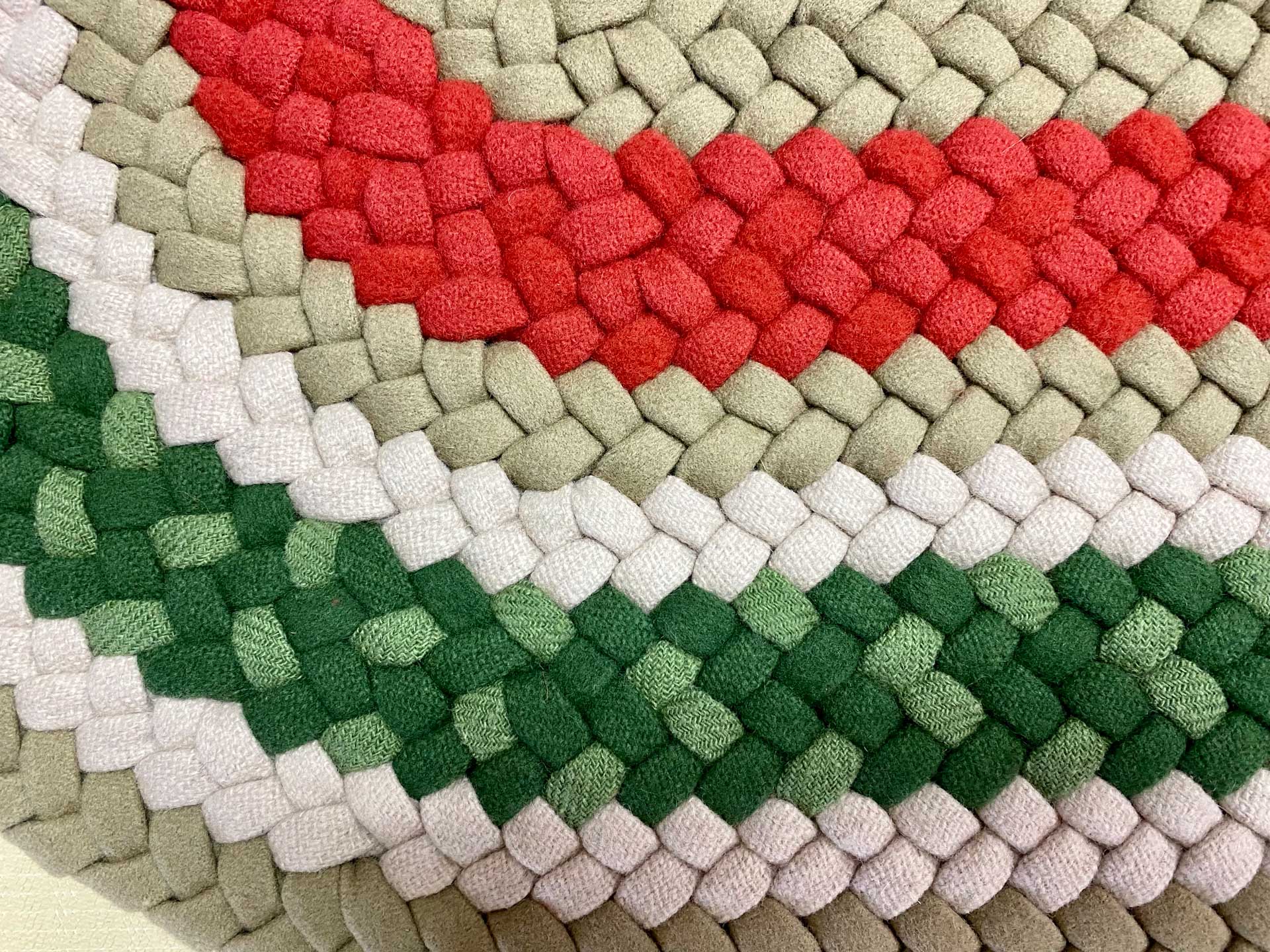 1'5" x 1'11" Oval Wool Braided Table Mat Country Braid House