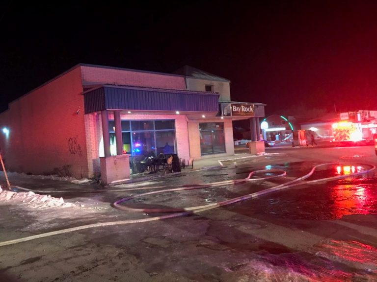 Incendie dans un restobar à SainteRose Courrier Laval