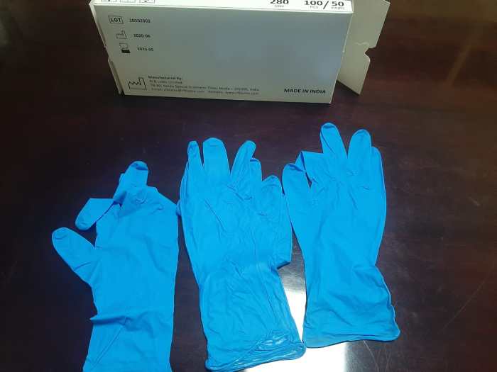 Do nitrile exam gloves leave fingerprints