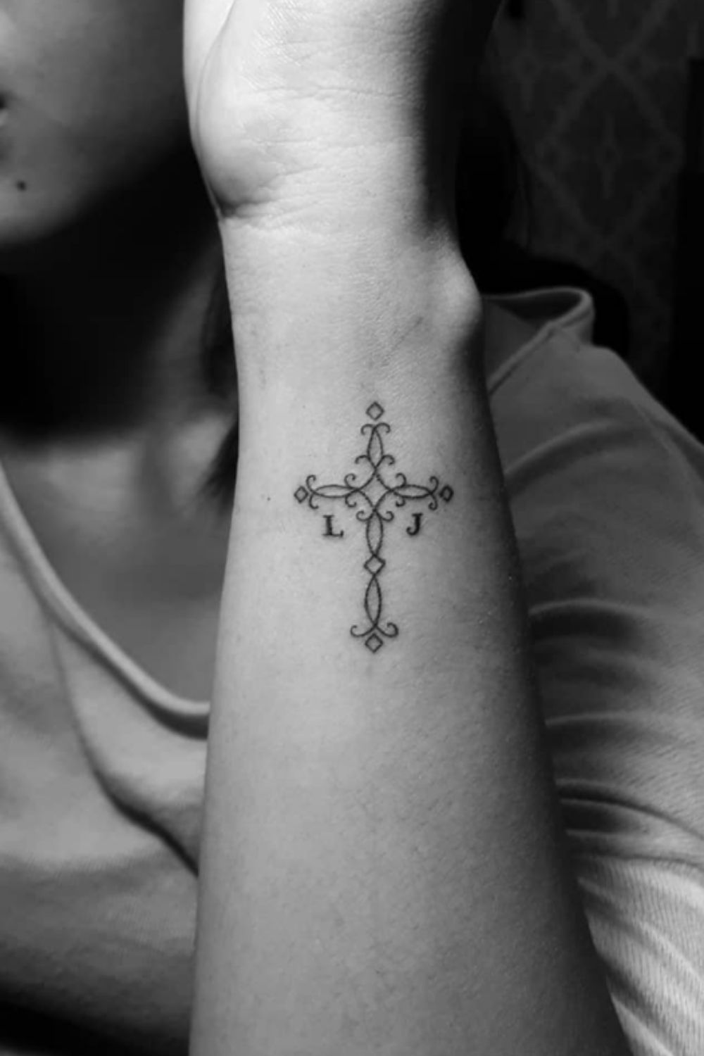 Awesome Small Cross Tattoo Ideas for Women to Try 2021