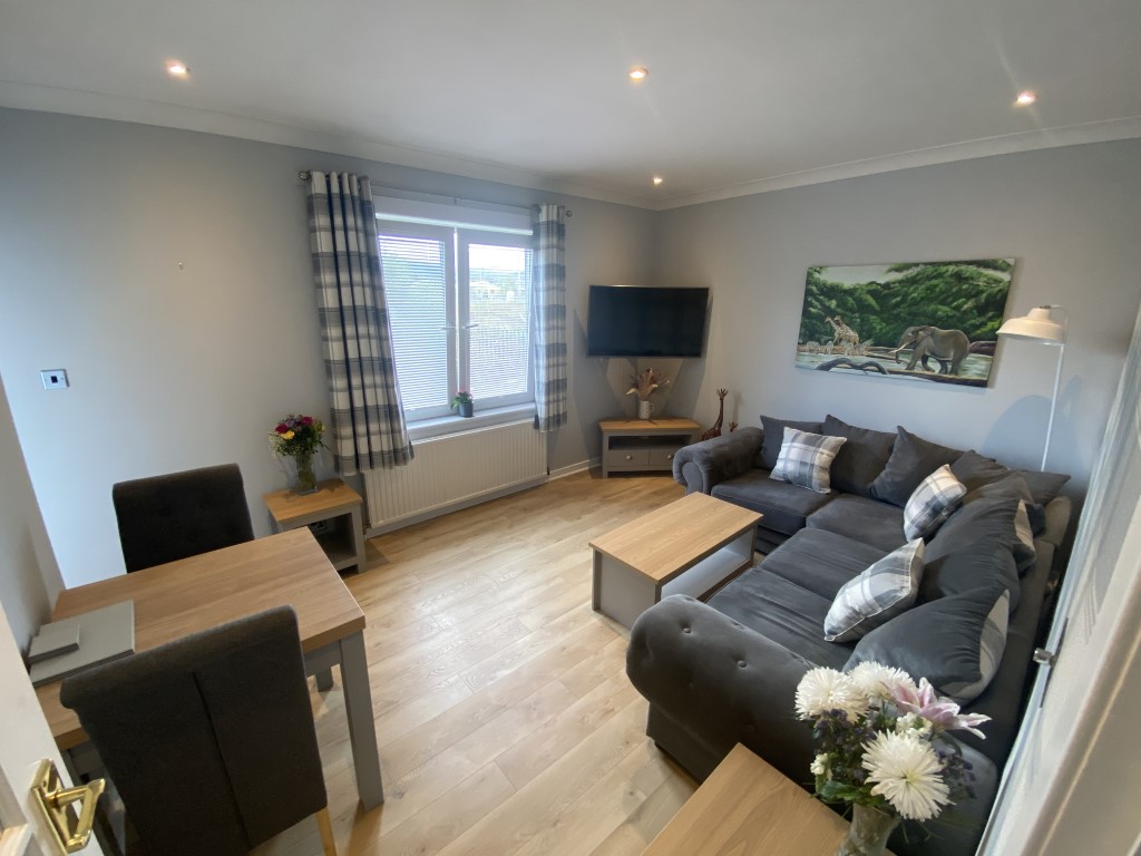 27 Broomfield Crescent, Edinburgh, EH12 7LS CP Property