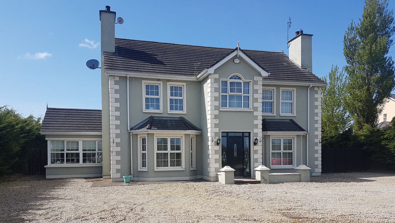 4 Columns Gallery Charlene Patton AuctioneersCharlene Patton Auctioneers