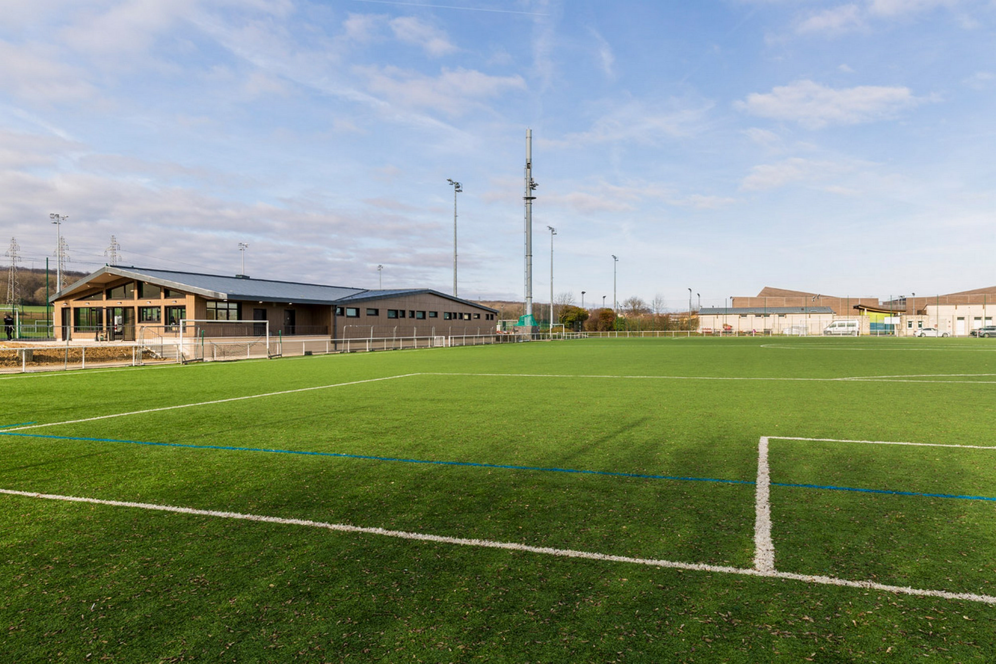 Construction des vestiaires du pôle Football de Jouy le Moutier C+O