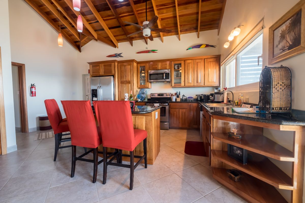 La Perla Azul Upstairs Crown Property Management