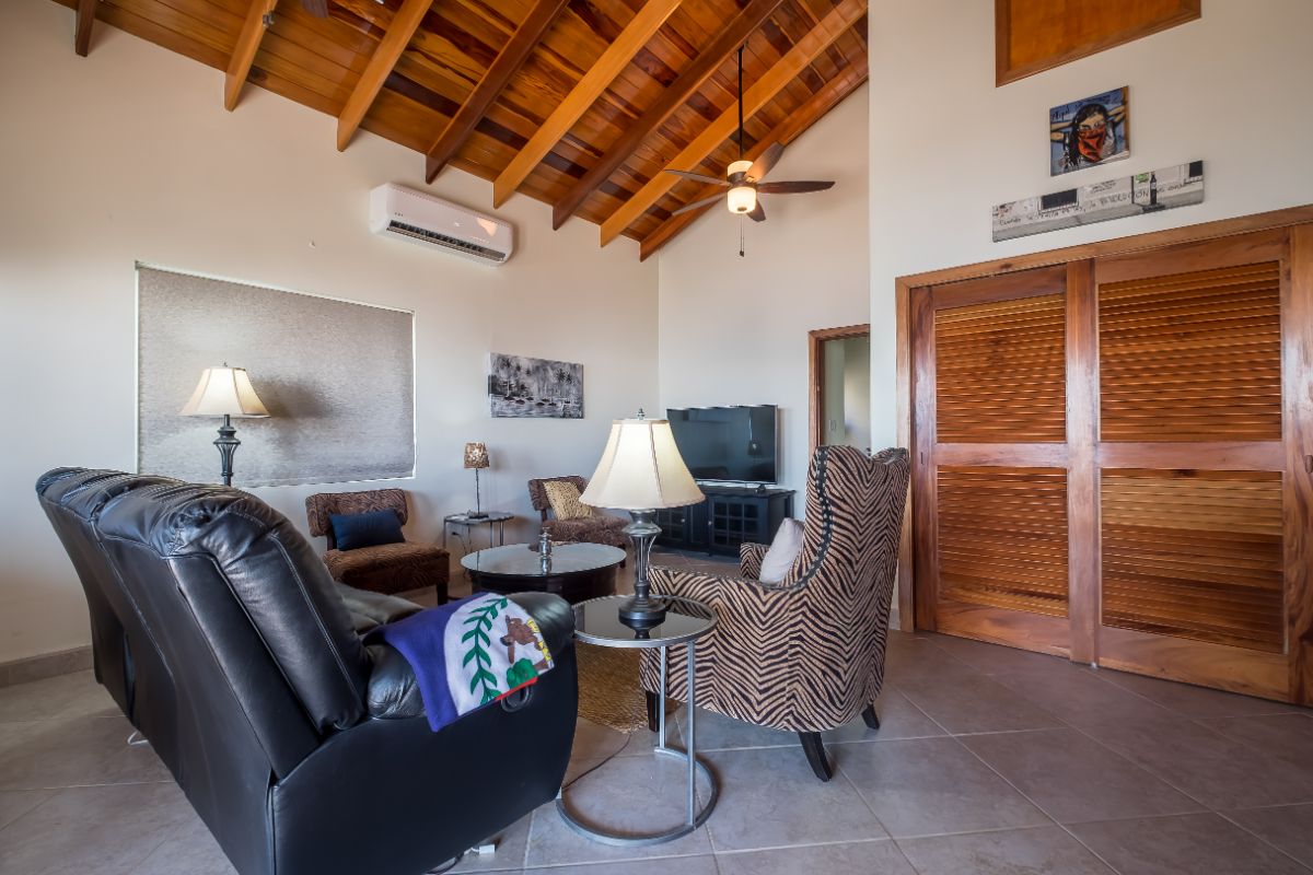 La Perla Azul Upstairs Crown Property Management