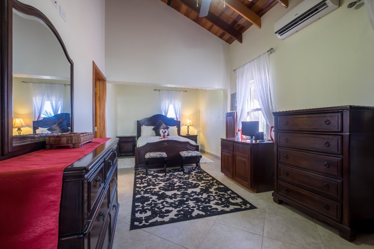 La Perla Azul Upstairs Crown Property Management