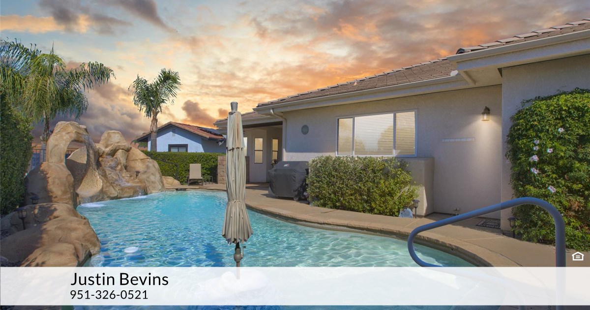 22451 Loch Lomond Dr, Canyon Lake, CA 92587