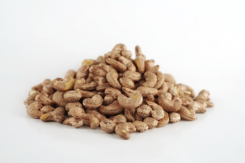 How can you enjoy salted roasted cashew nuts without worrying about