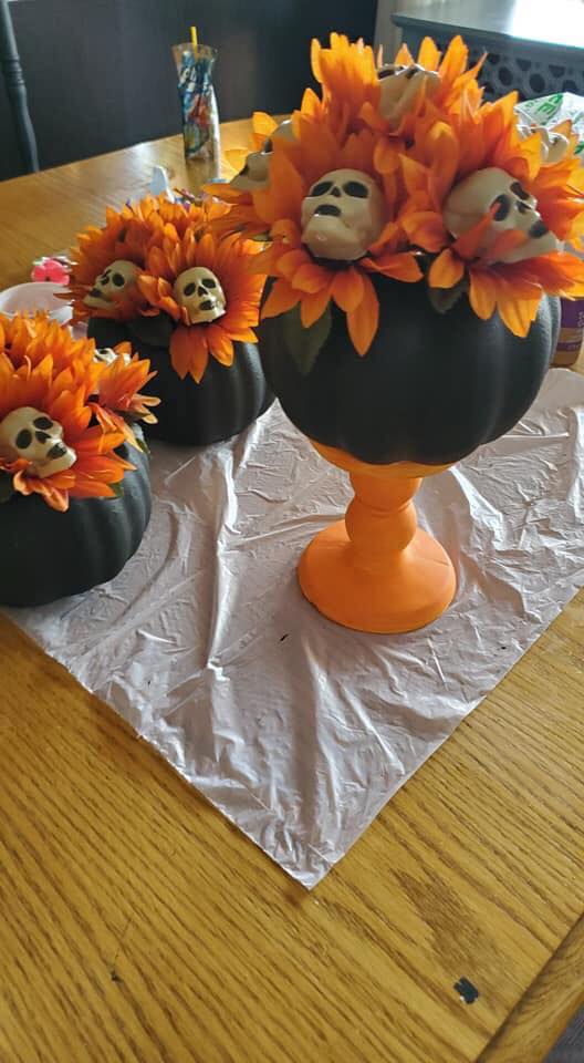 Dollar Tree Halloween Sunflower / Skull Centrepiece —