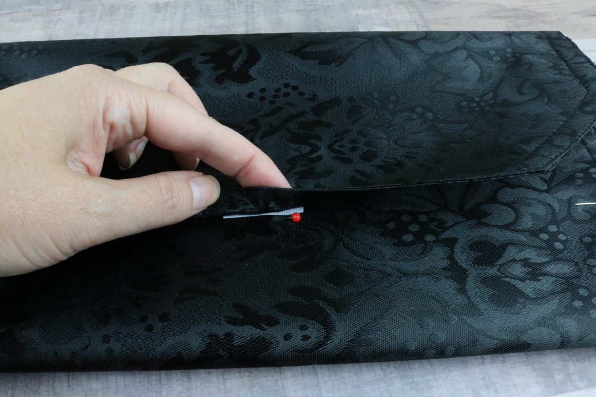 DIY Dollar Tree Placemat Clutch Purse —