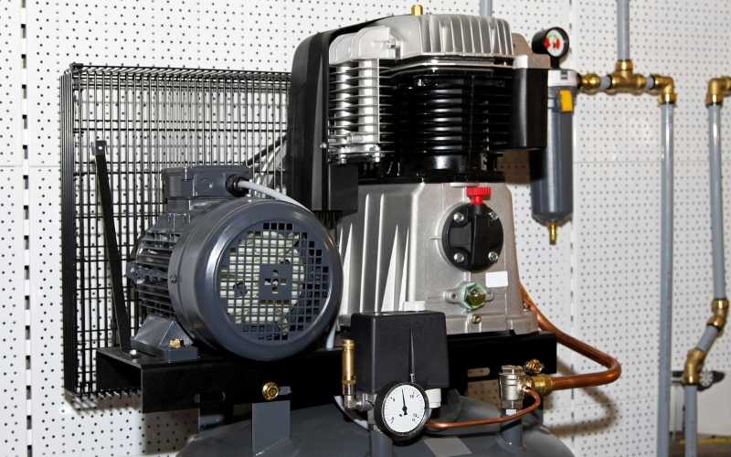 How To Choose Between An Oil Compressor Vs OilFree One