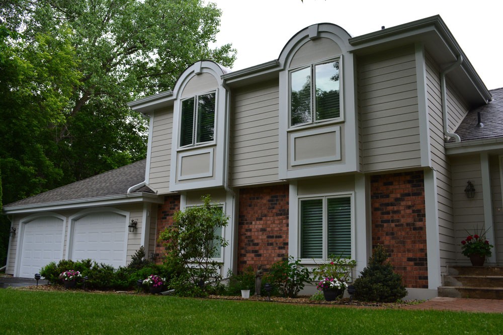 James Hardie Cobblestone Lap Siding with Arctic White Trim